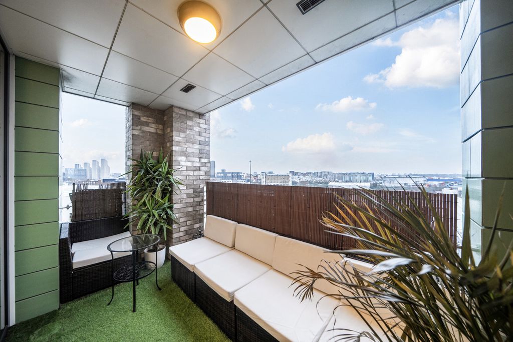 Property photo 3 of 17 Balcony