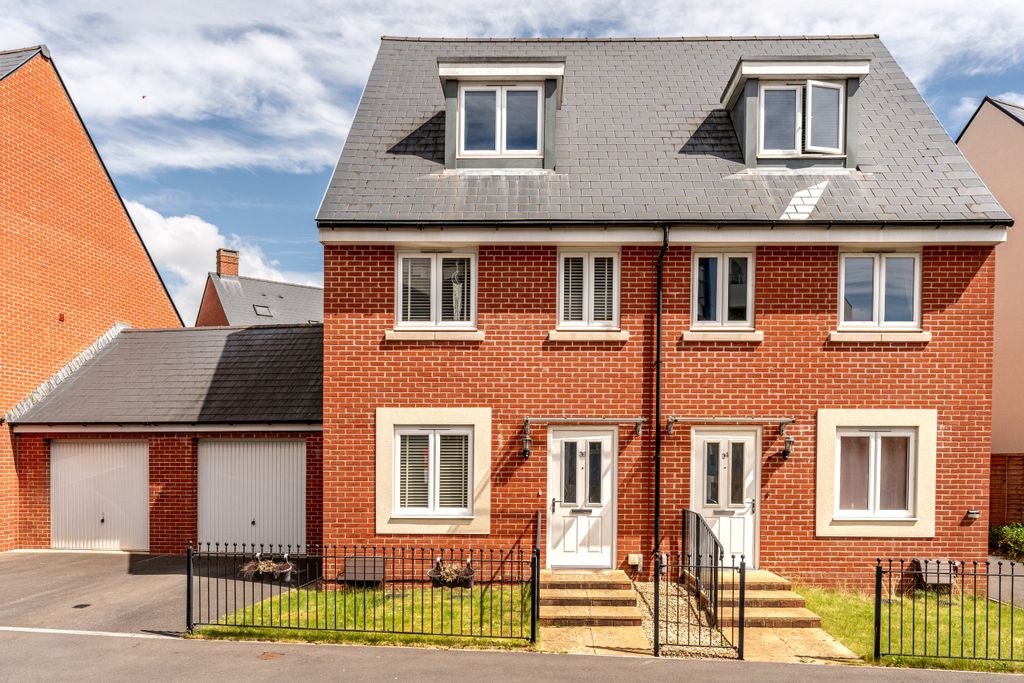 Property photo 2 of 17 A7400159-18