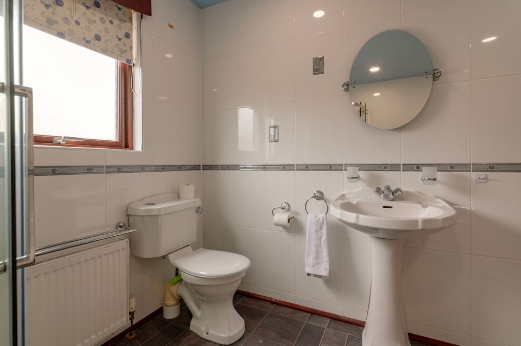 Property photo 3 of 20 Bathroom 2