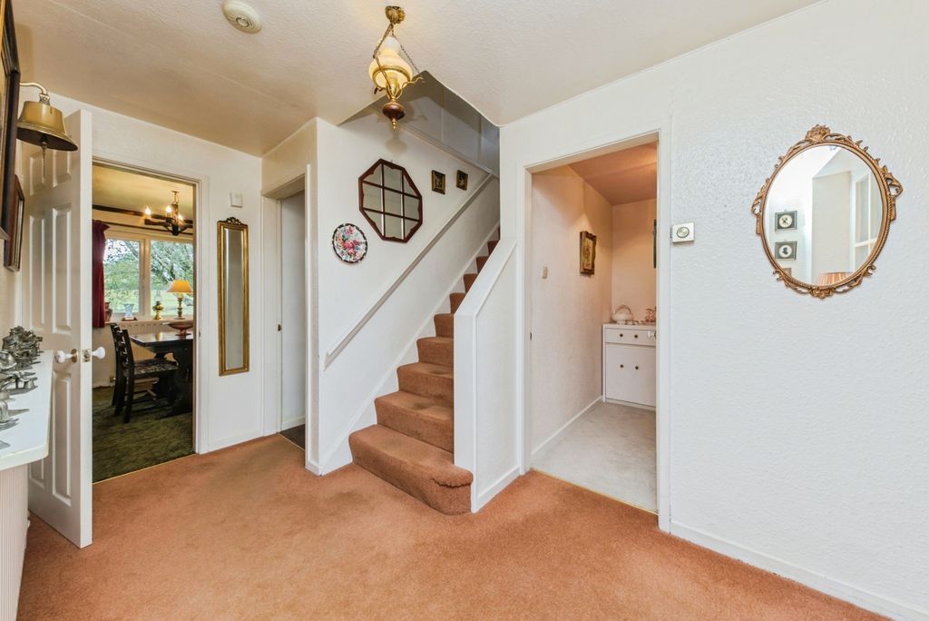 Property photo 2 of 17 Photo