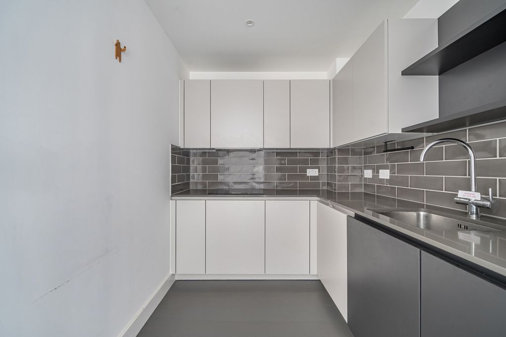 Property photo 3 of 16 Kitchen