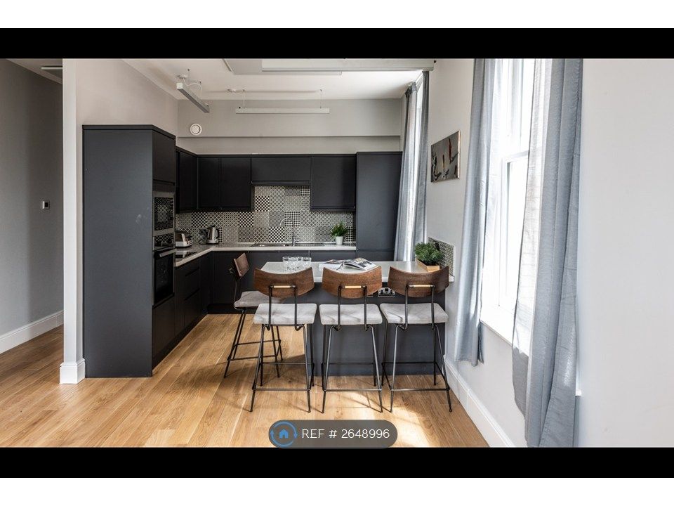 Property photo 3 of 11 Kitchen