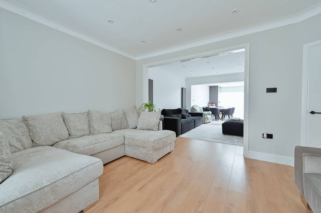 Property photo 3 of 18