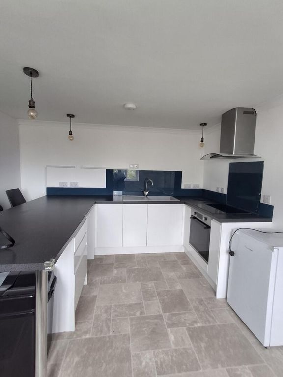 Property photo 3 of 17 Kitchen