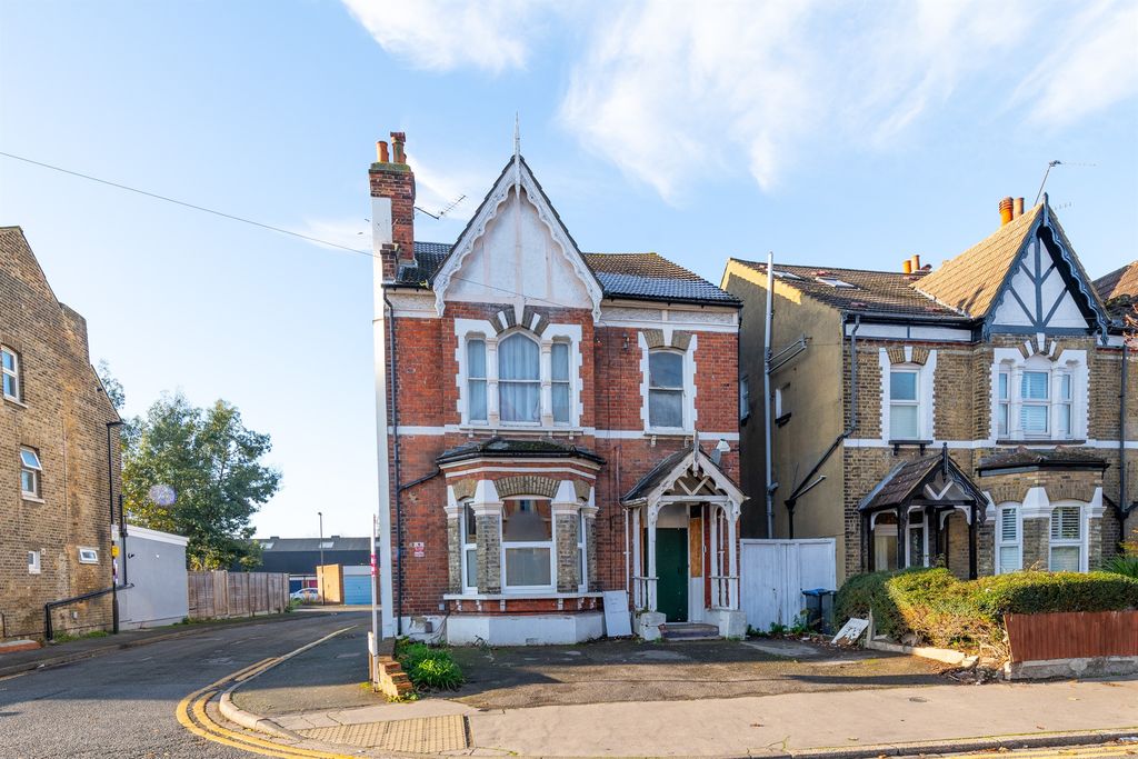 Property photo 1 of 20