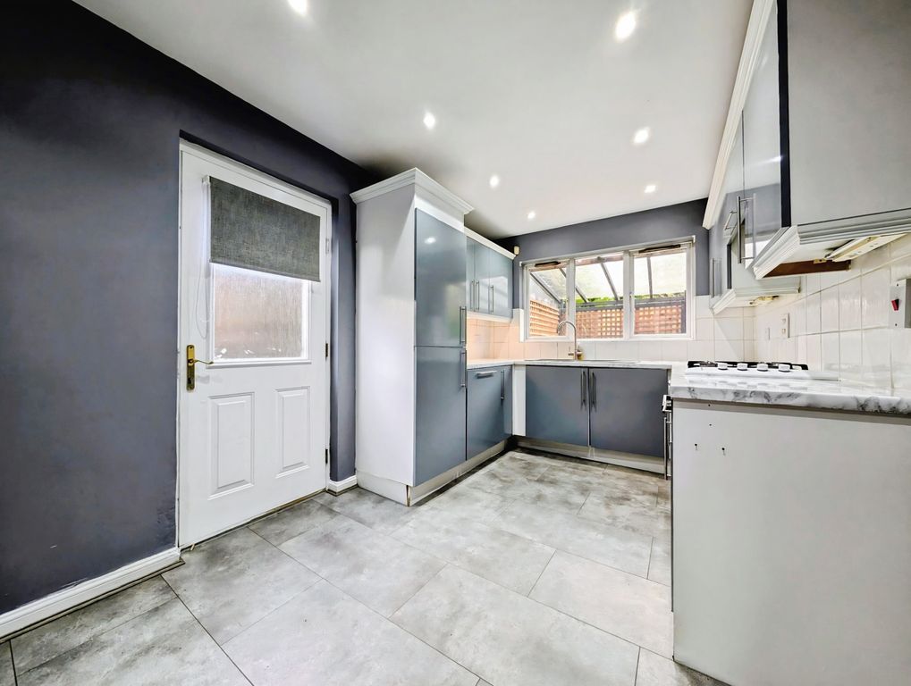 Property photo 3 of 26 Kitchen