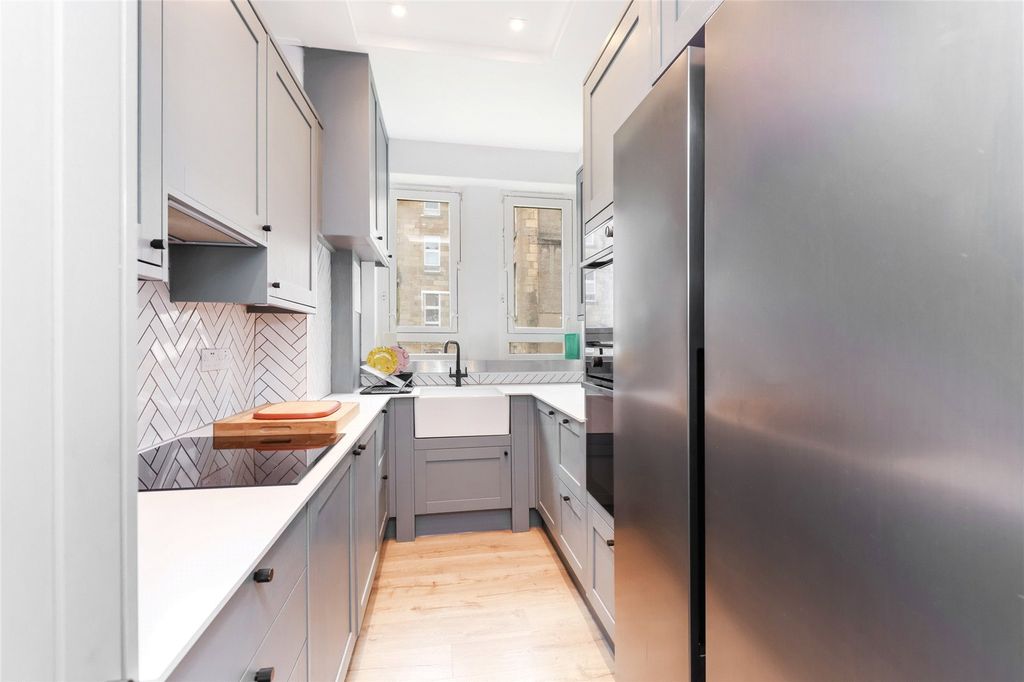 Property photo 3 of 19 Kitchen