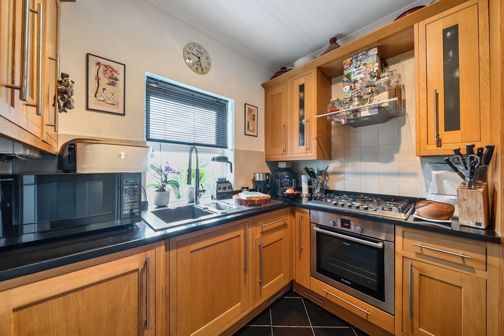 Property photo 2 of 14 1329225-5-688c867...