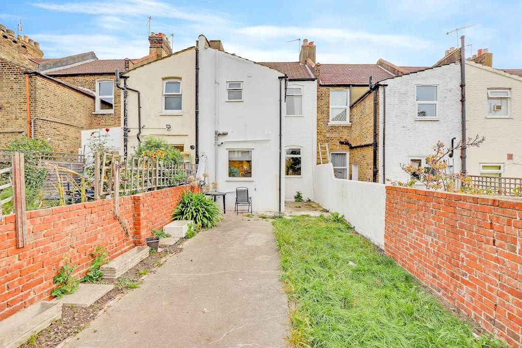 Property photo 2 of 9 02-A4Adjhhgll - 12 Thirsk Road - 22-Small