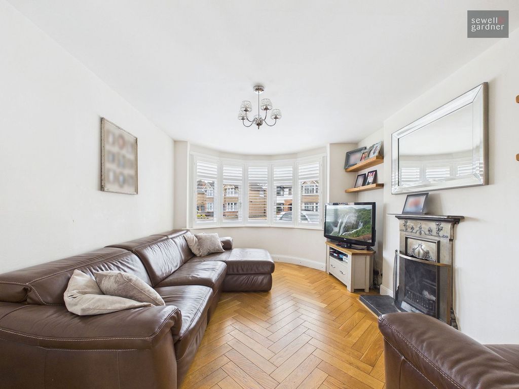 Property photo 3 of 17