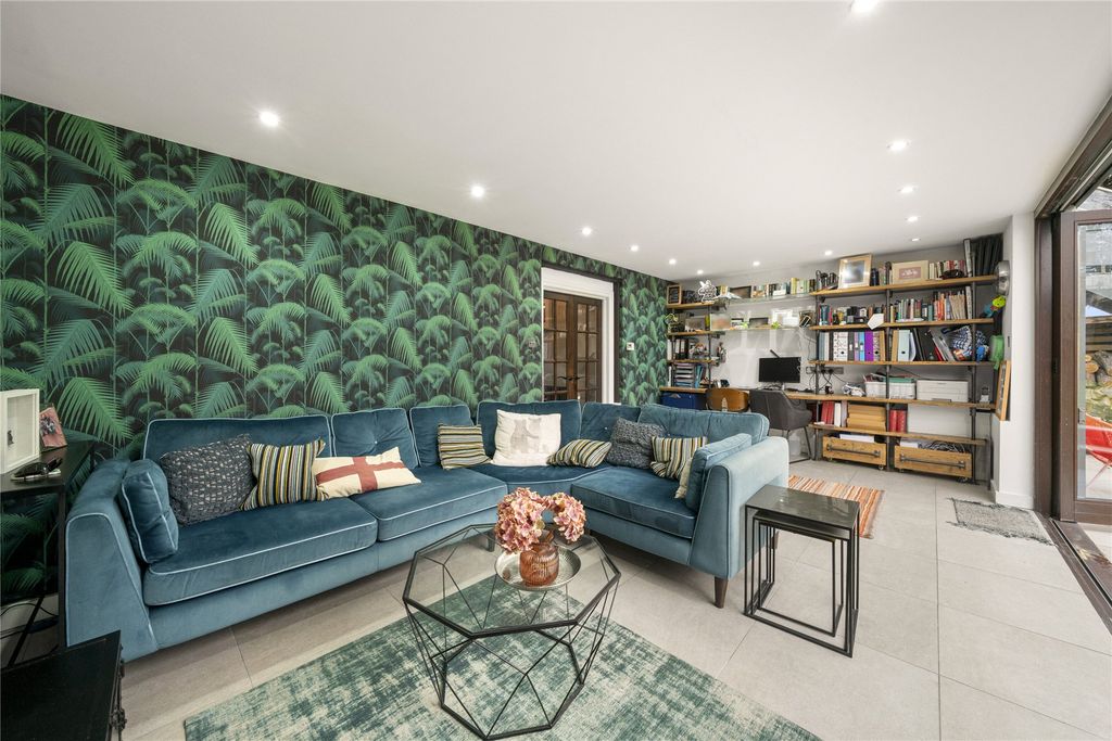 Property photo 3 of 33 Picture No. 20