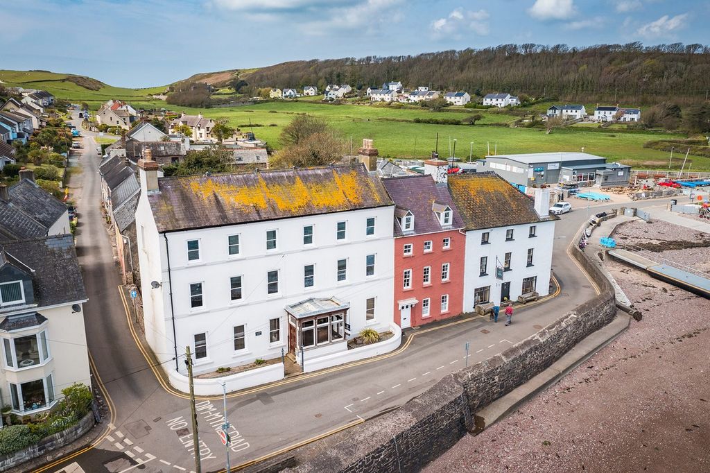 Property photo 1 of 29