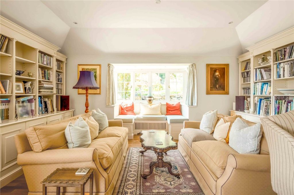 Property photo 3 of 23 Sitting Room