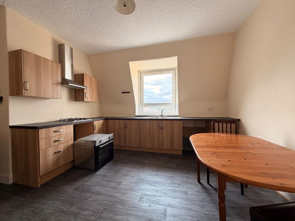Property photo 3 of 8 Kitchen