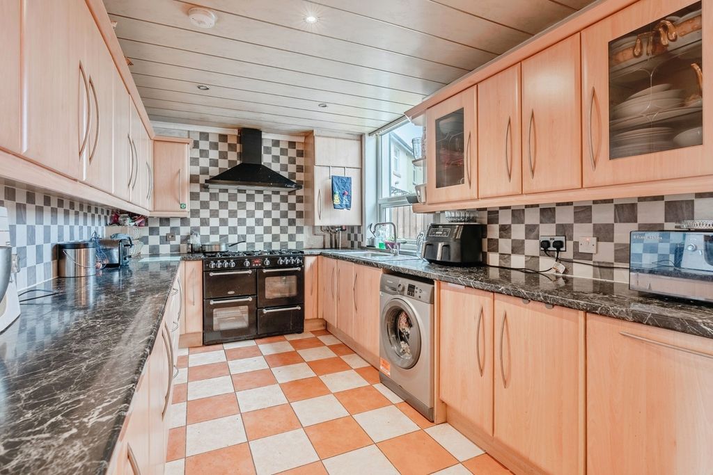 Property photo 3 of 28 Pbox-Img.Jpg