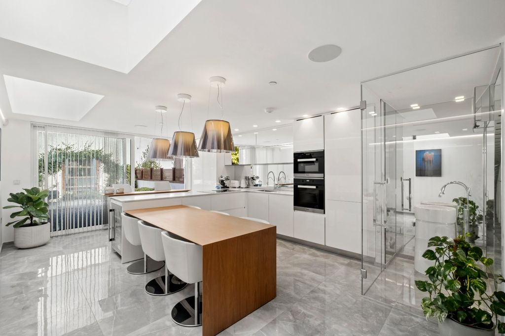 Property photo 1 of 14 Kitchen/Dining Room