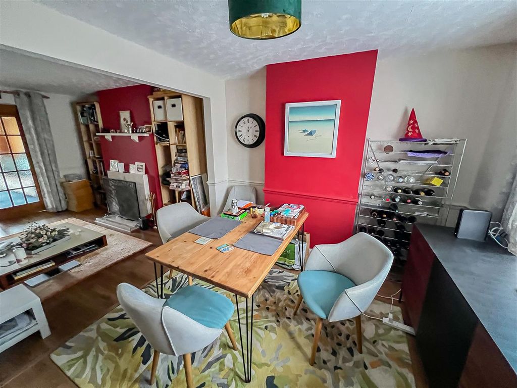 Property photo 3 of 12 6_68550.Jpg