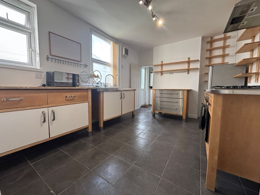 Property photo 2 of 8 Lrg_d128E6A9-2501-4F8c-B0Be-Ec318B6900E2