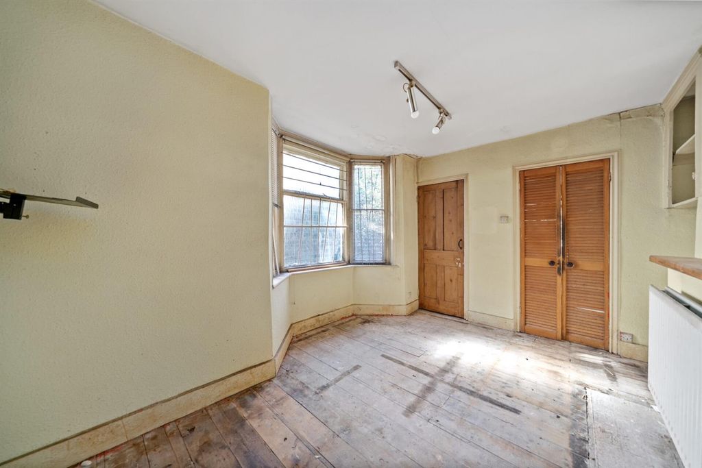 Property photo 3 of 21