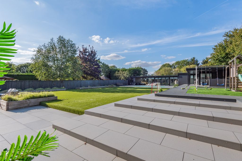 Property photo 3 of 16