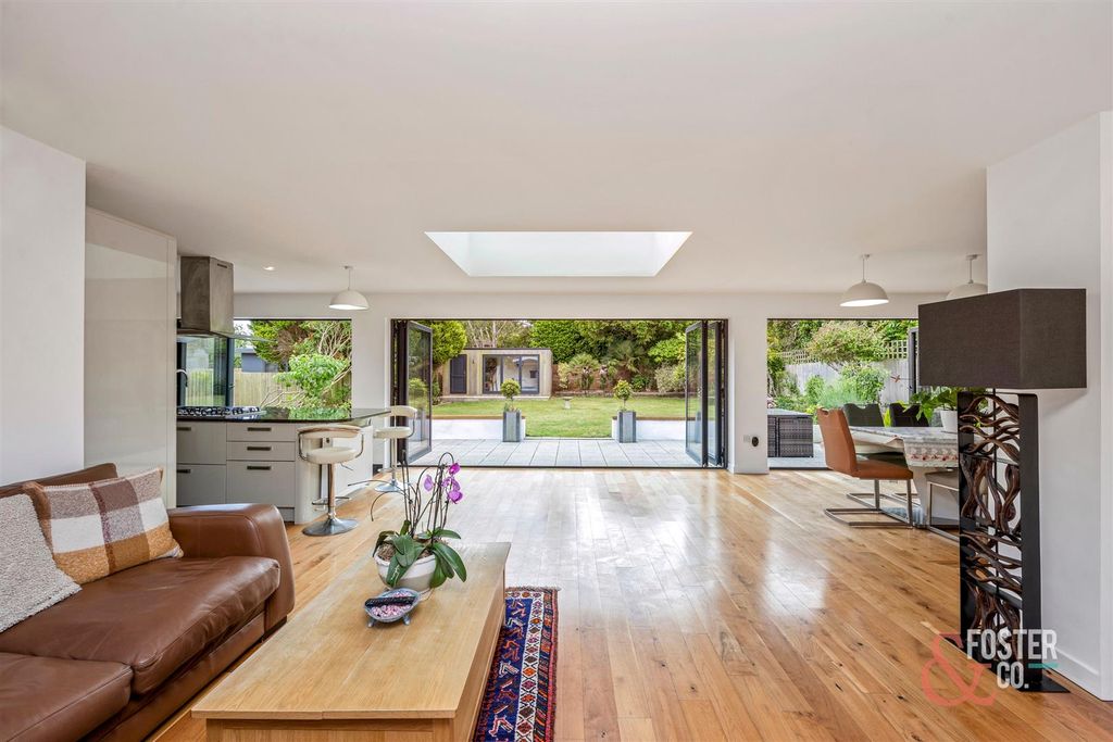 Property photo 3 of 25 Wayland Avenue, 97-014.Jpg