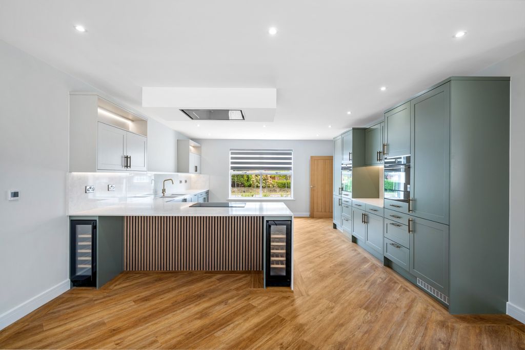 Property photo 3 of 36 4122194