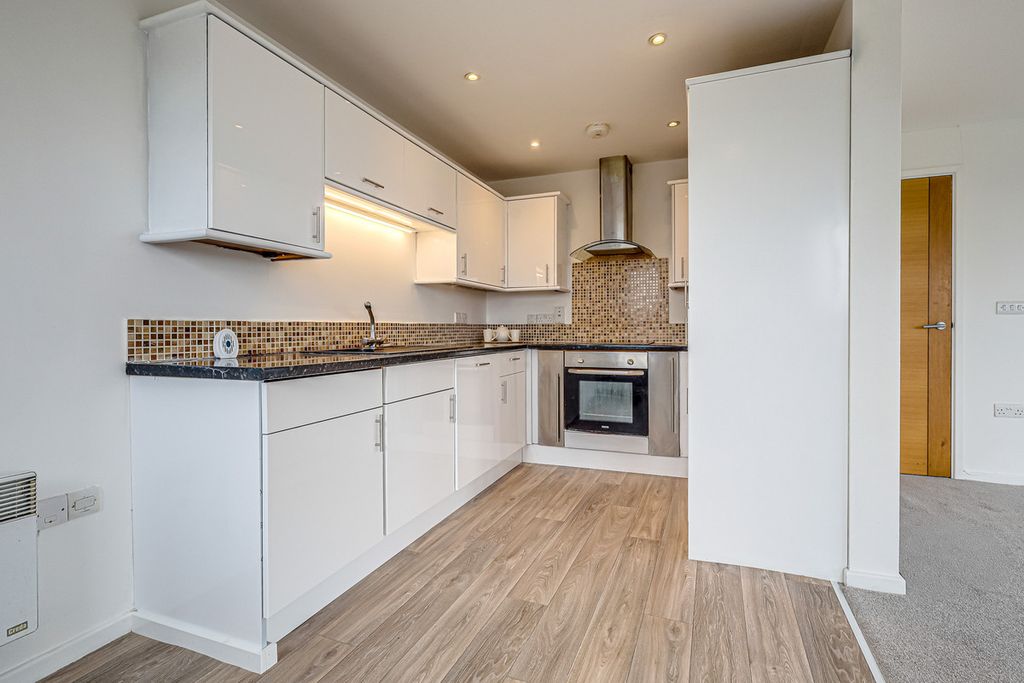 Property photo 2 of 28