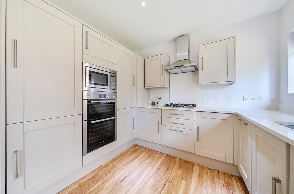 Property photo 2 of 14 1345896-12-68B5E2...