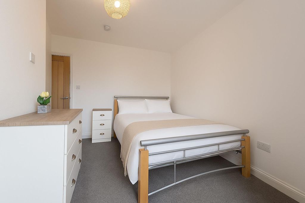 Property photo 1 of 8 Dressed Bed