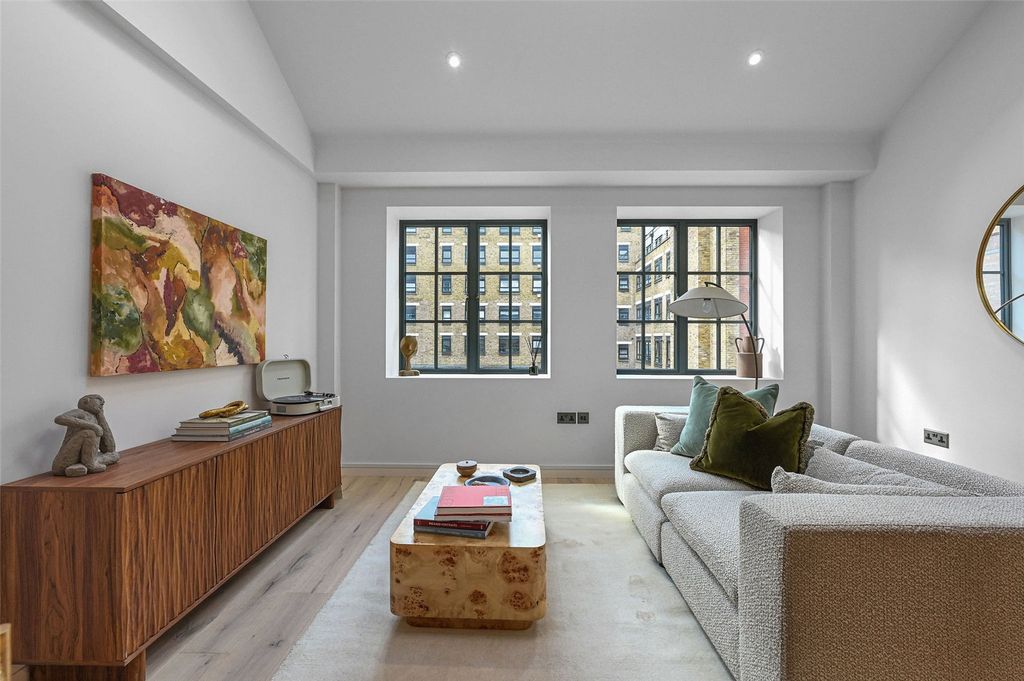 Property photo 1 of 27 Reception