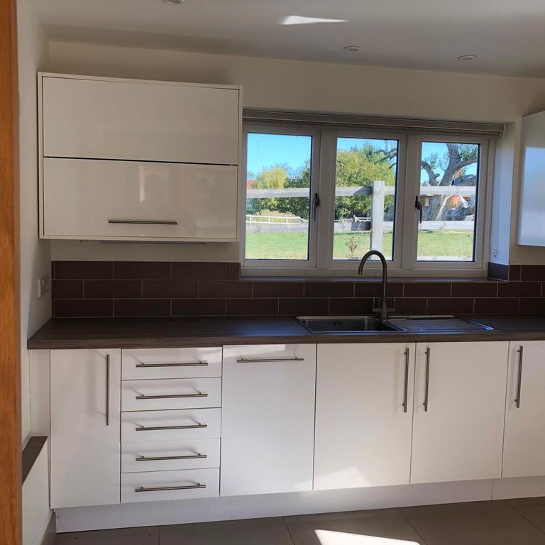Property photo 3 of 17 Kitchen