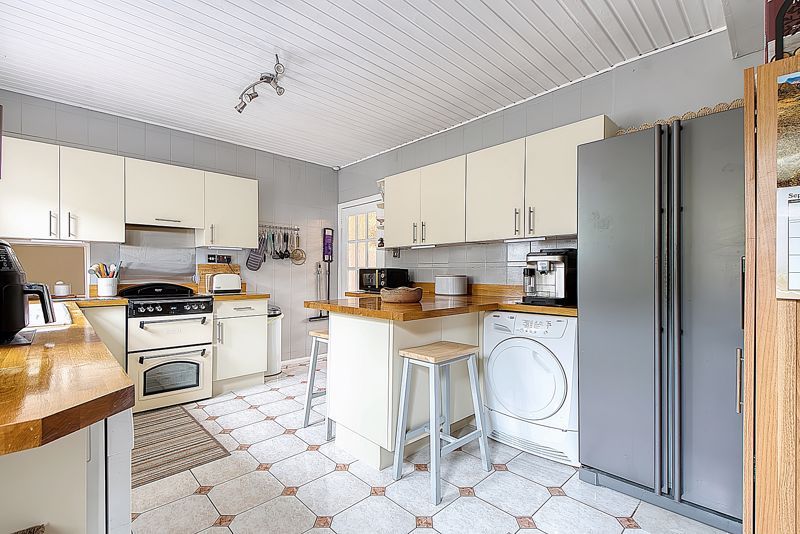 Property photo 3 of 33 Kitchen