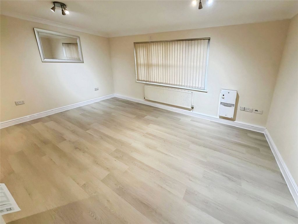 Property photo 2 of 7 Picture No. 01