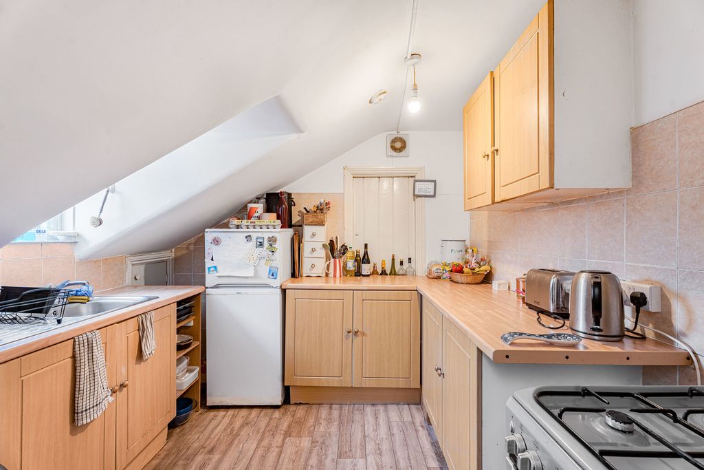 Property photo 3 of 19 Kitchen