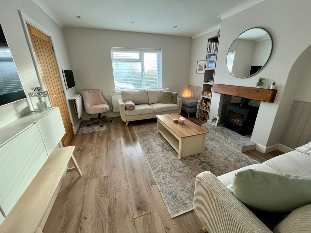 Property photo 2 of 19 Picture No. 36