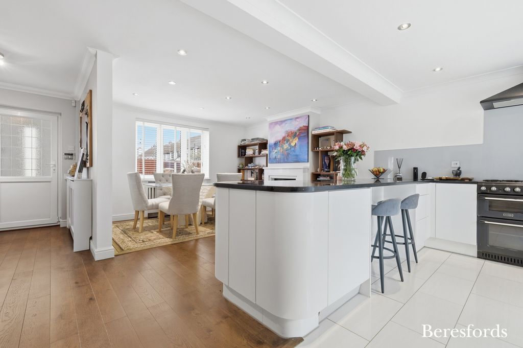 Property photo 2 of 31 Picture No. 17