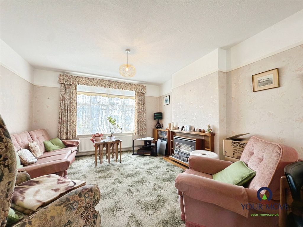 Property photo 2 of 11 Lounge
