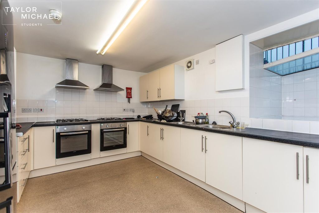 Property photo 3 of 13 Shared Kitchen
