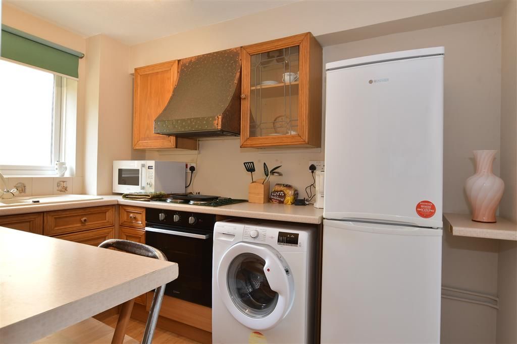 Property photo 2 of 7 Kitchen