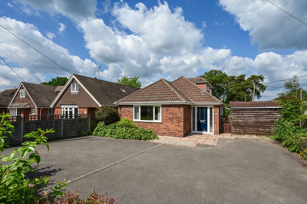 Property photo 1 of 12 177 Branksome Hill Rd (16)