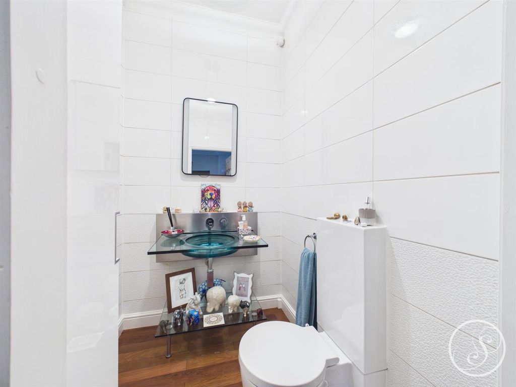 Additional image 12 of 3 bed flat for salePark Crescent, Roundhay, Leeds LS8