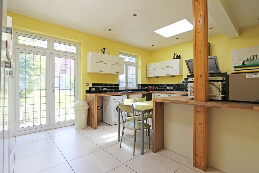 Property photo 3 of 18