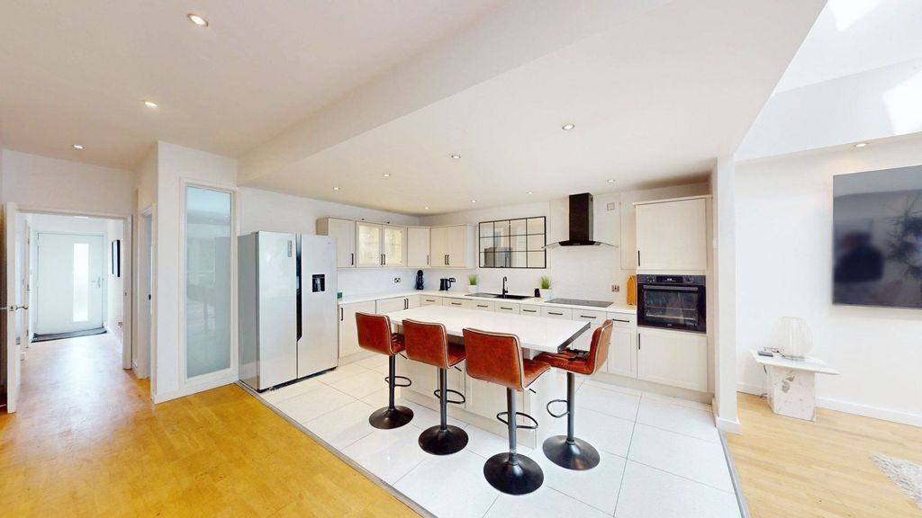 Property photo 2 of 32 Kitchen
