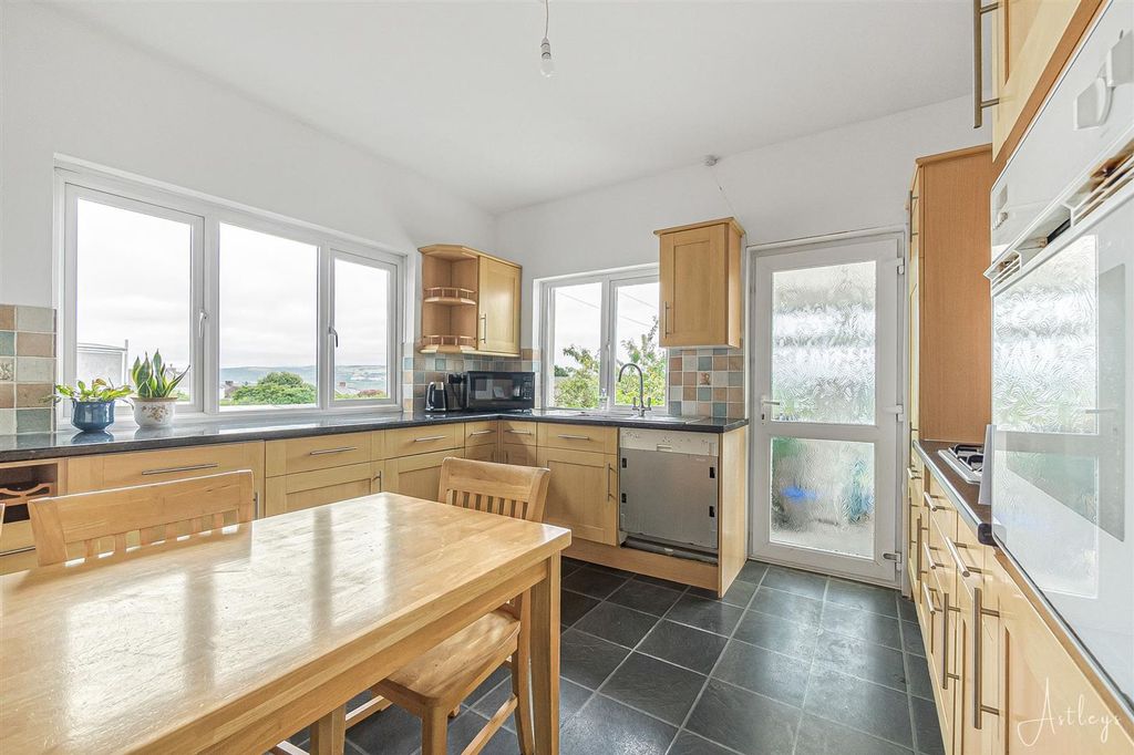 Property photo 2 of 17 Kitchen/Dining Room