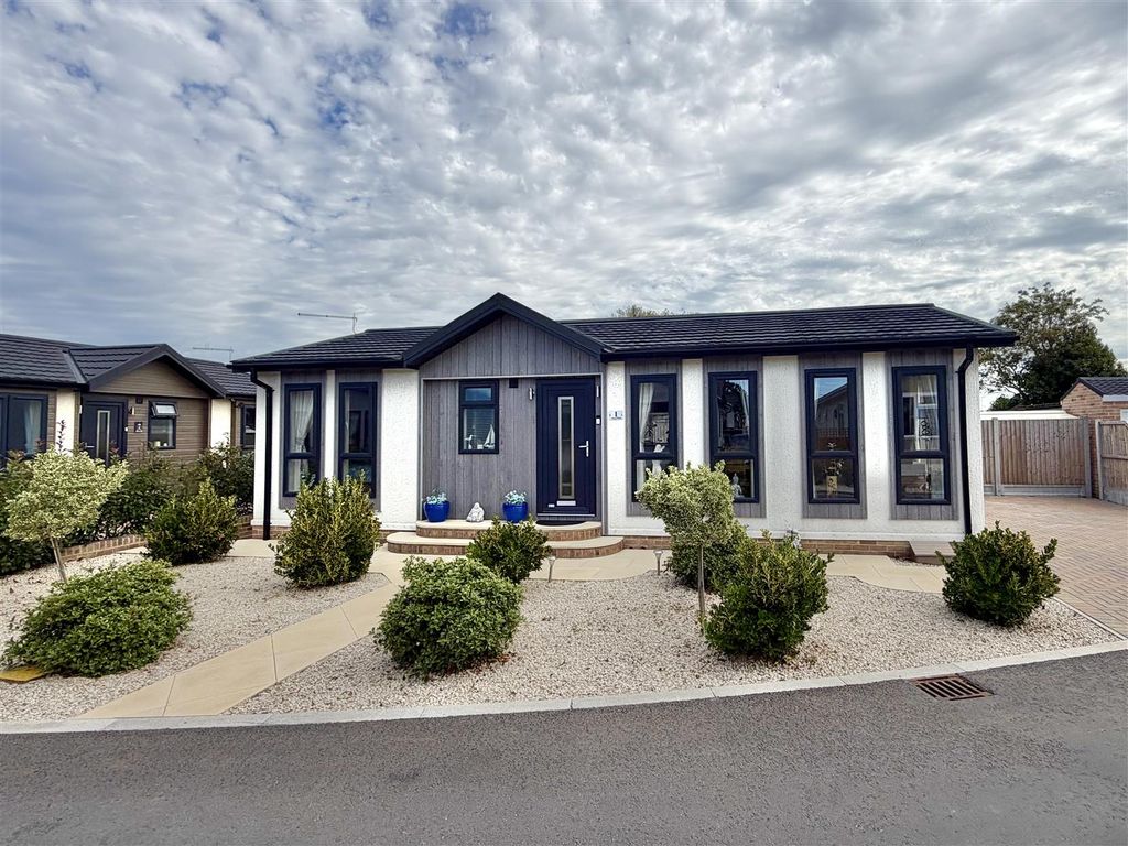Property photo 1 of 15 Outside Front