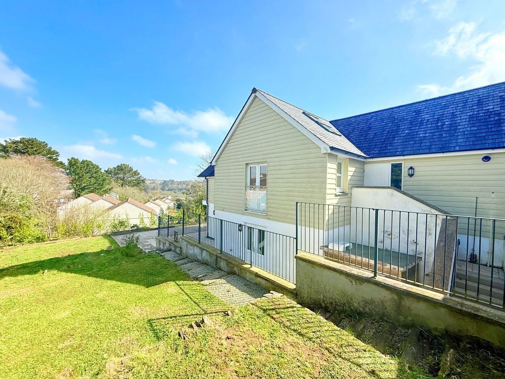 Property photo 3 of 23