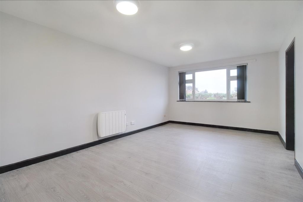 Property photo 3 of 9 3 Living Room.Jpg