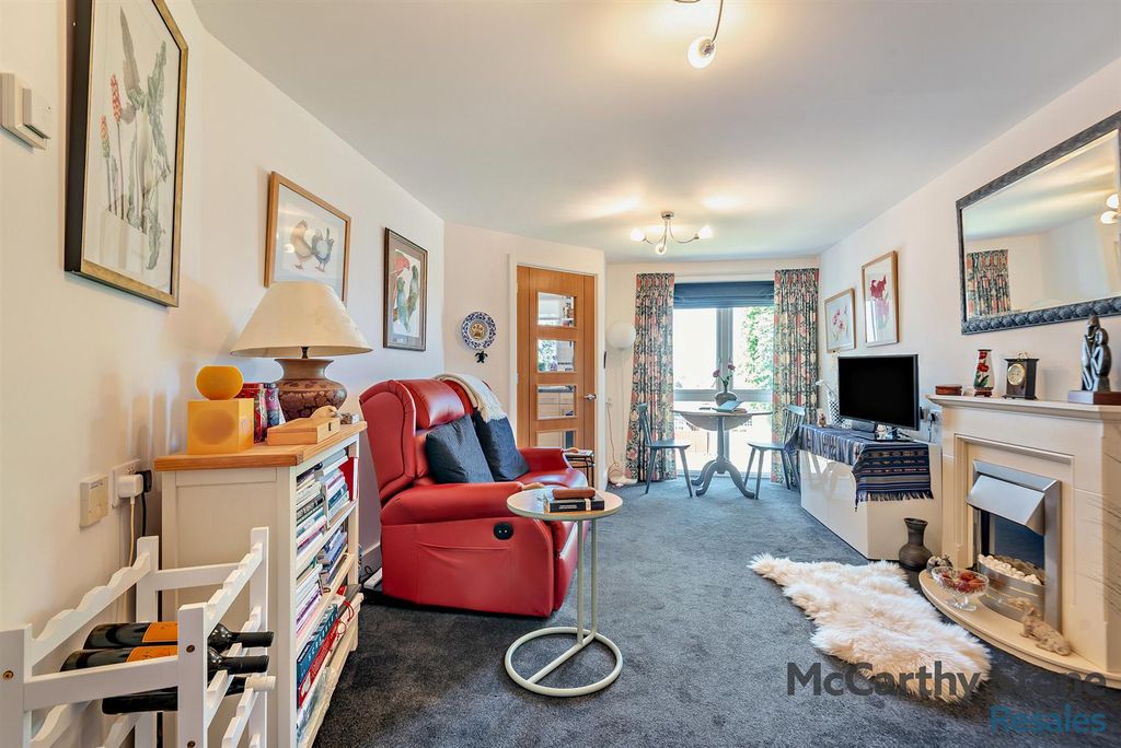 Property photo 3 of 11 8688763-Interior15-800.Jpg