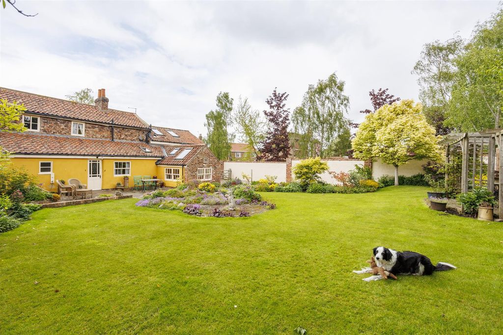 Property photo 2 of 59 98_The_Village_12.Jpg