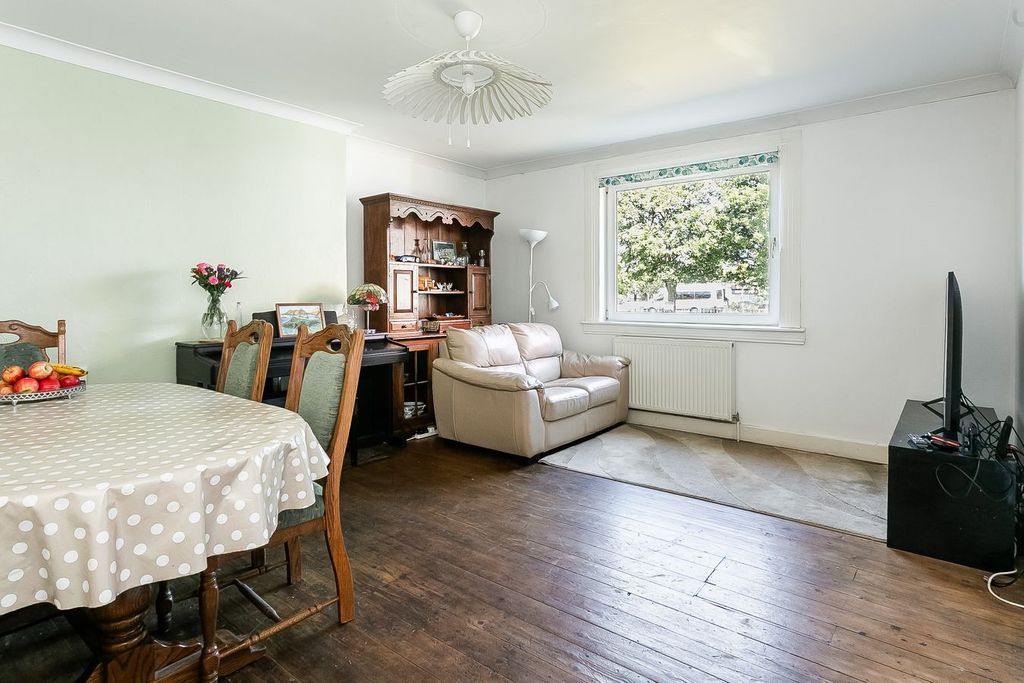 Property photo 2 of 27